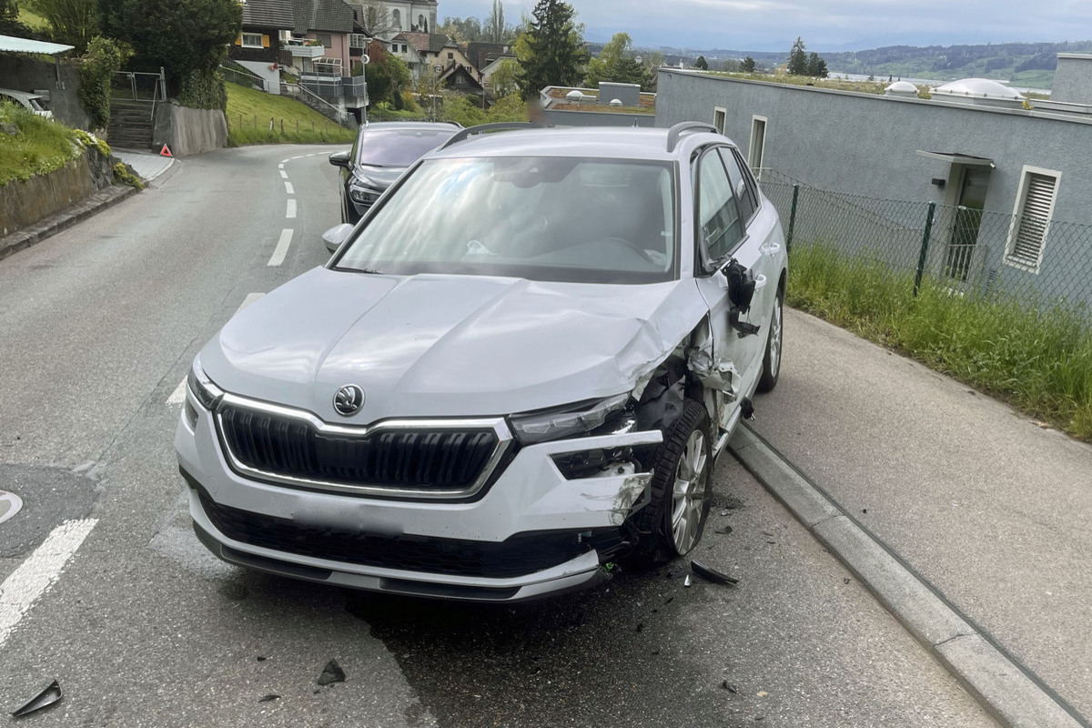 Unfall in Hitzkirch LU – Zwei Fahrzeuge kollidieren frontal
