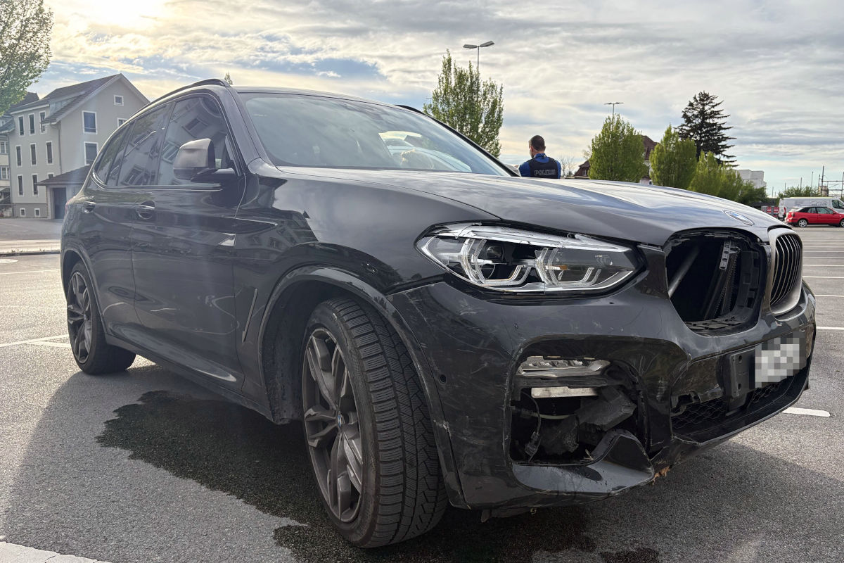 Selbstunfall in Rheineck SG – Frau kollidiert fahrunfähig mit Zaun