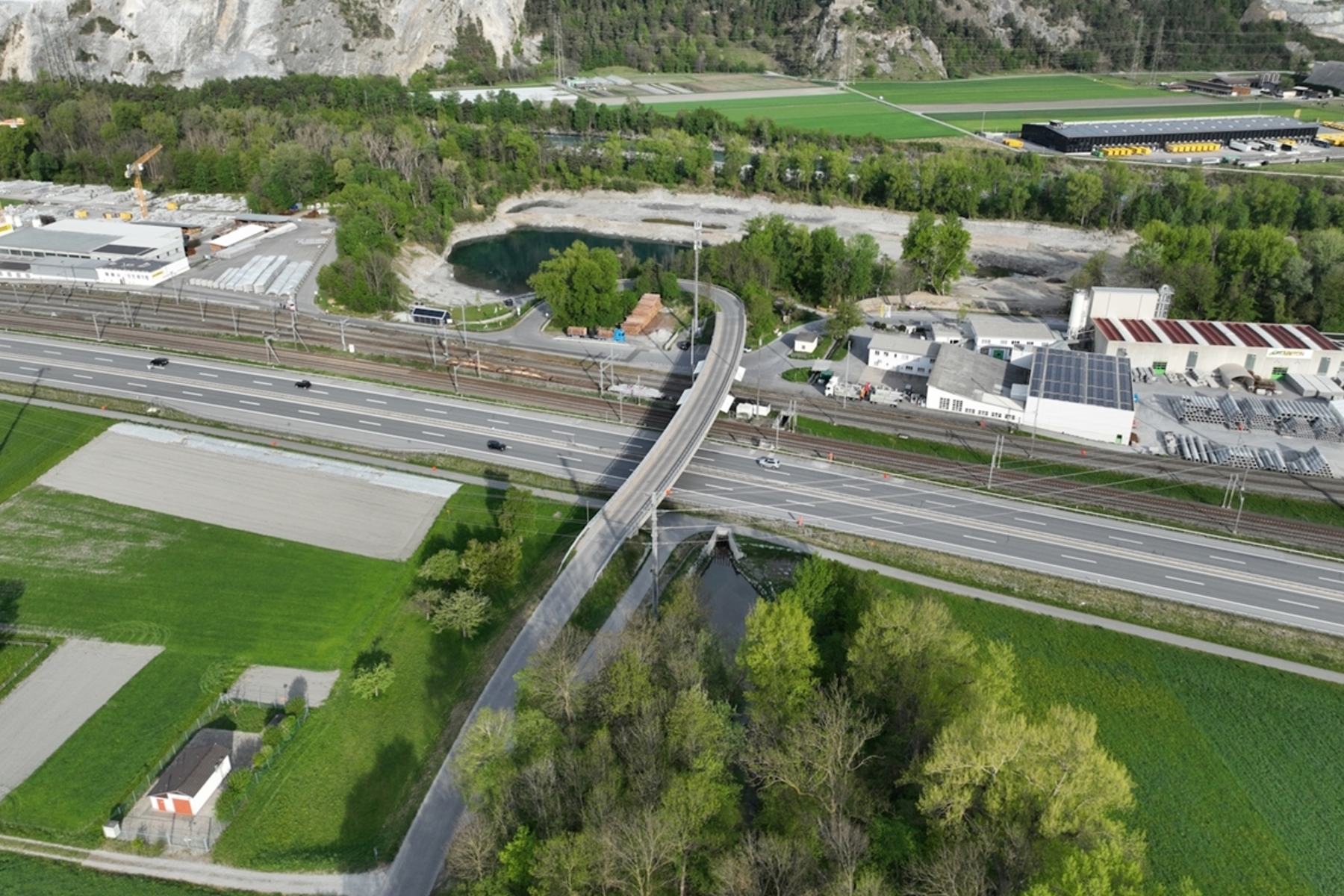 Trimmis GR – Autos auf A13 durch heruntergeworfene Steine getroffen