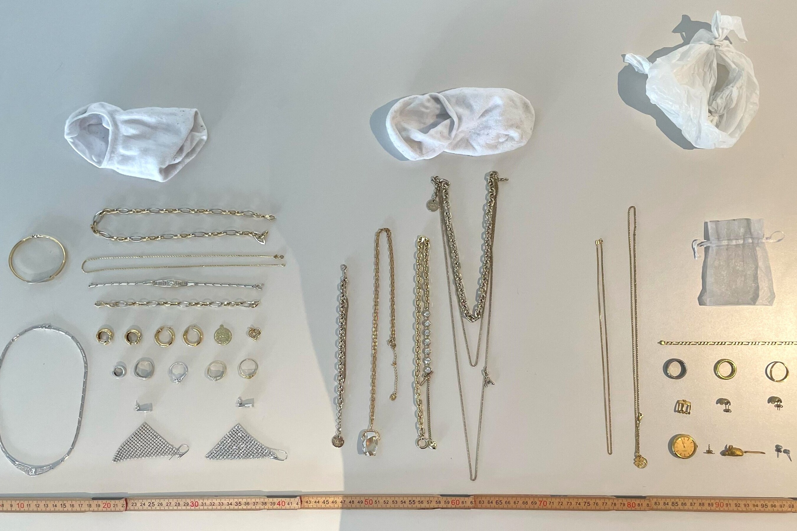 Sils im Engadin GR – Zollkontrolle deckt gefälschte Pässe und Diebesgut auf