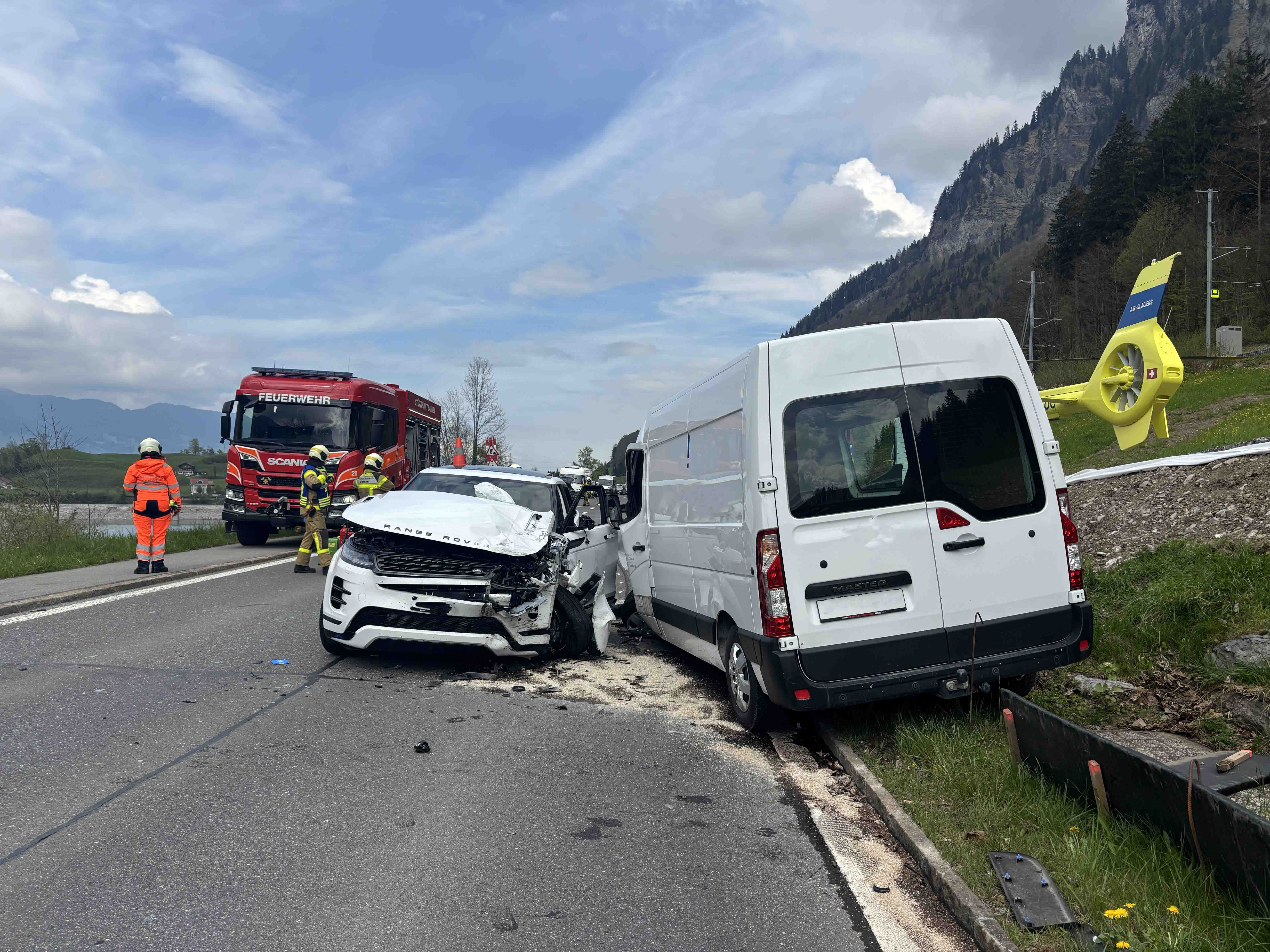Lungern OW – Sechs Verletzte bei Unfall zwischen drei Fahrzeugen