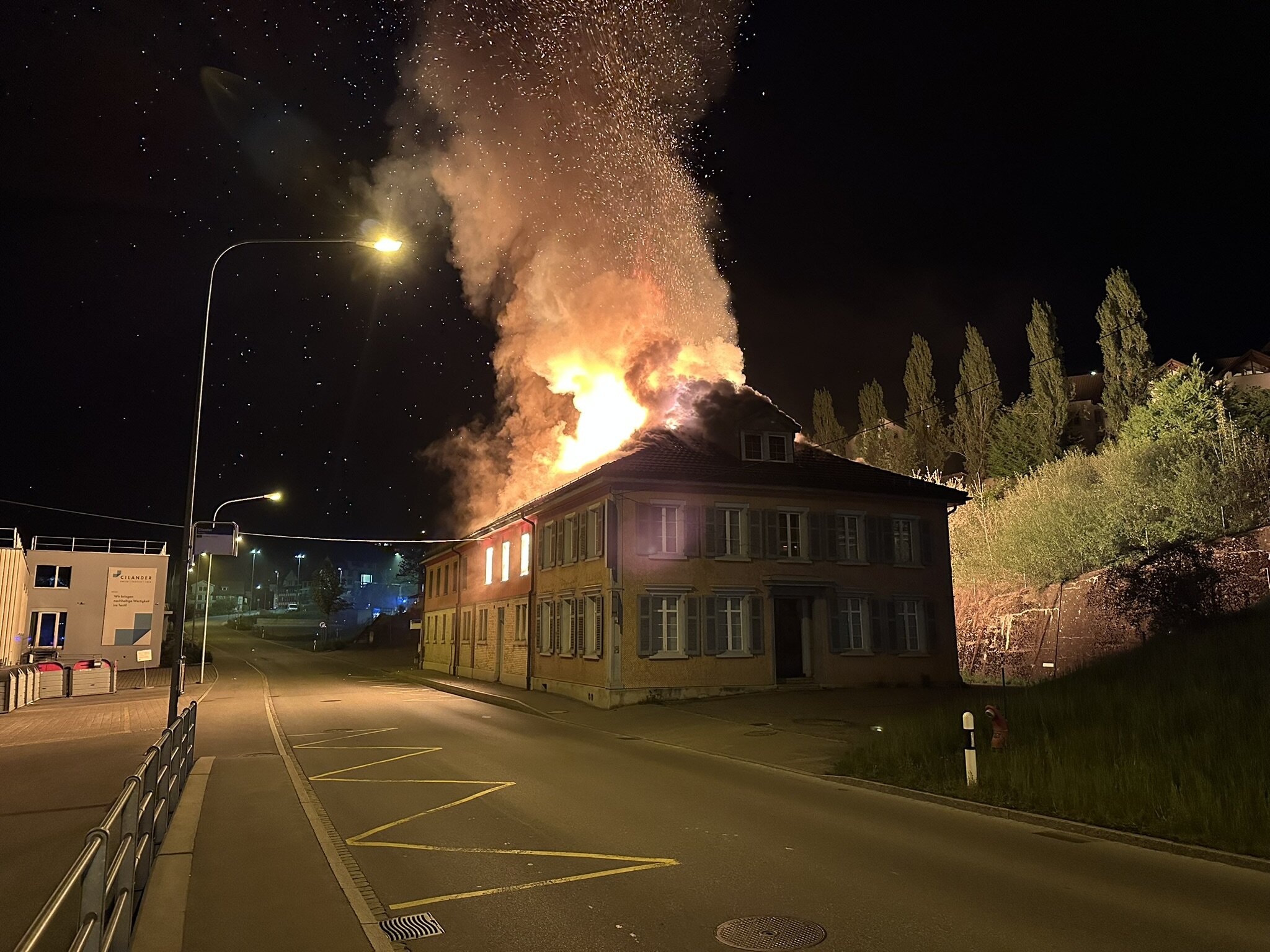 Herisau AR – Brand legt Verkehr am Morgen lahm
