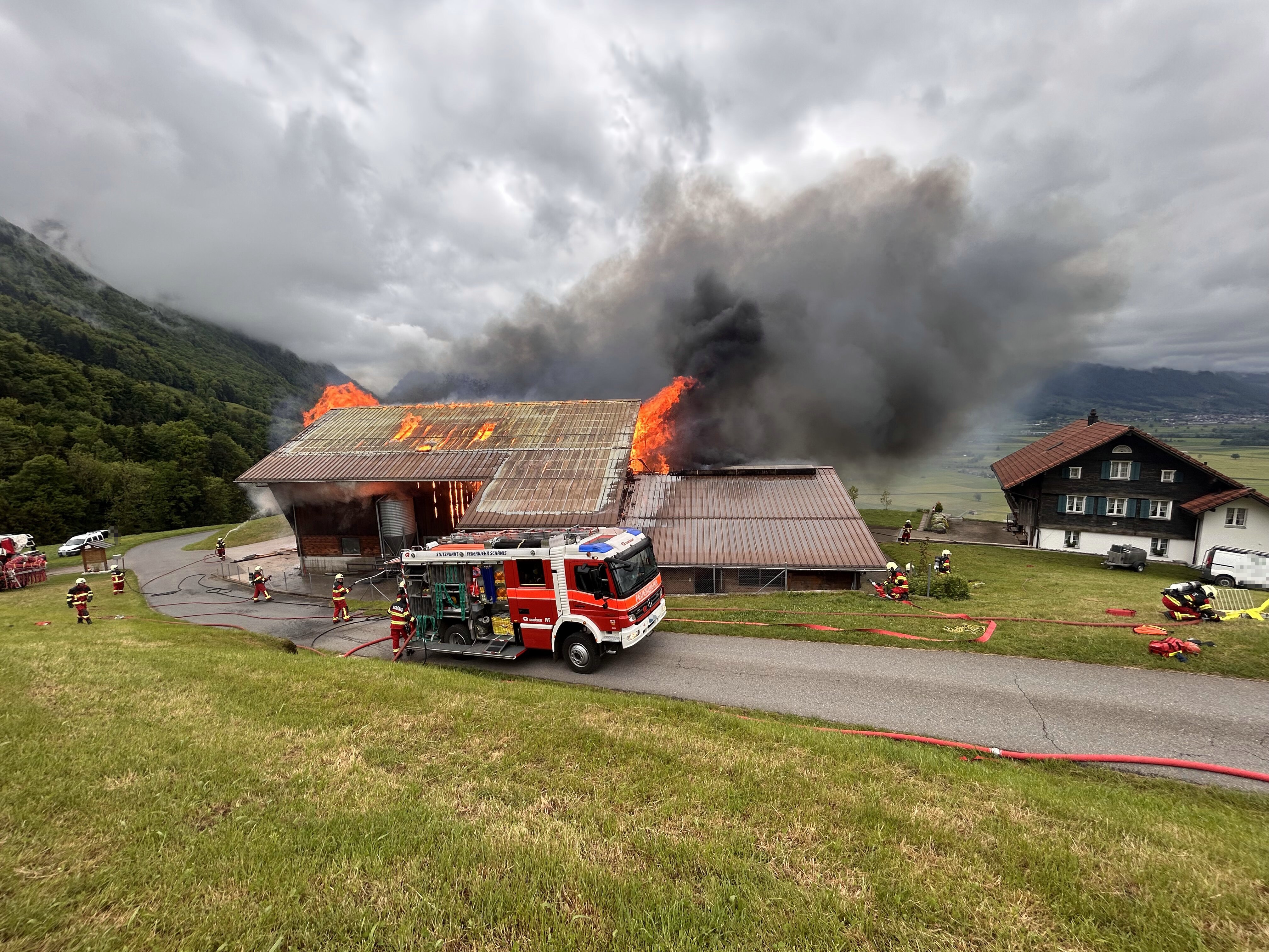 Rufi SG – Scheune bei Brand vollständig zerstört