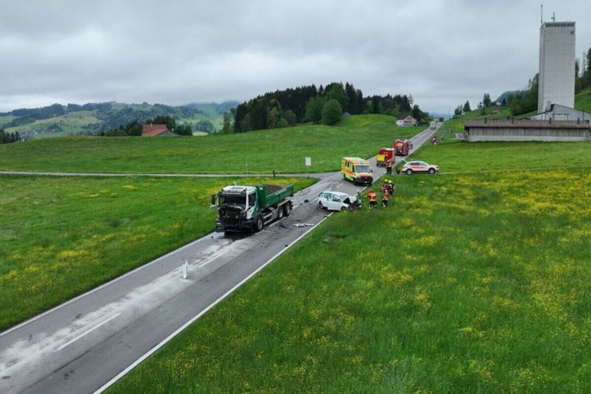 Unfall in Stein AR – Frontal mit einem Lkw kollidiert