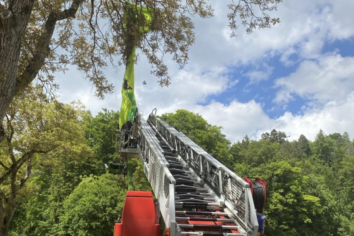 Montmollin NE – Drei Jugendliche retten Gleitschirmflieger