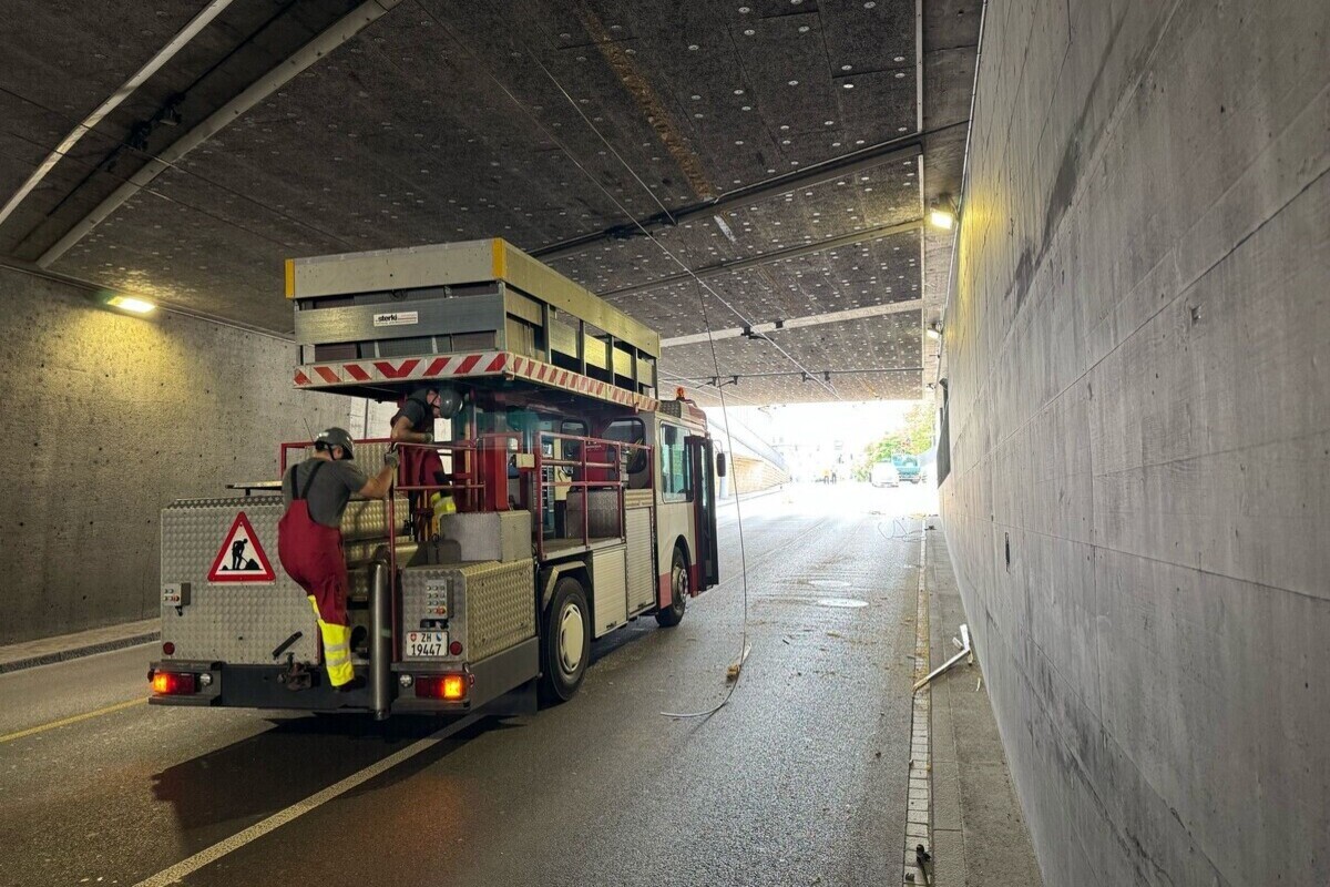 Unfall in Winterthur ZH – Fahrleitung mit Kranlastwagen heruntergerissen - Zürcherstrasse gesperrt