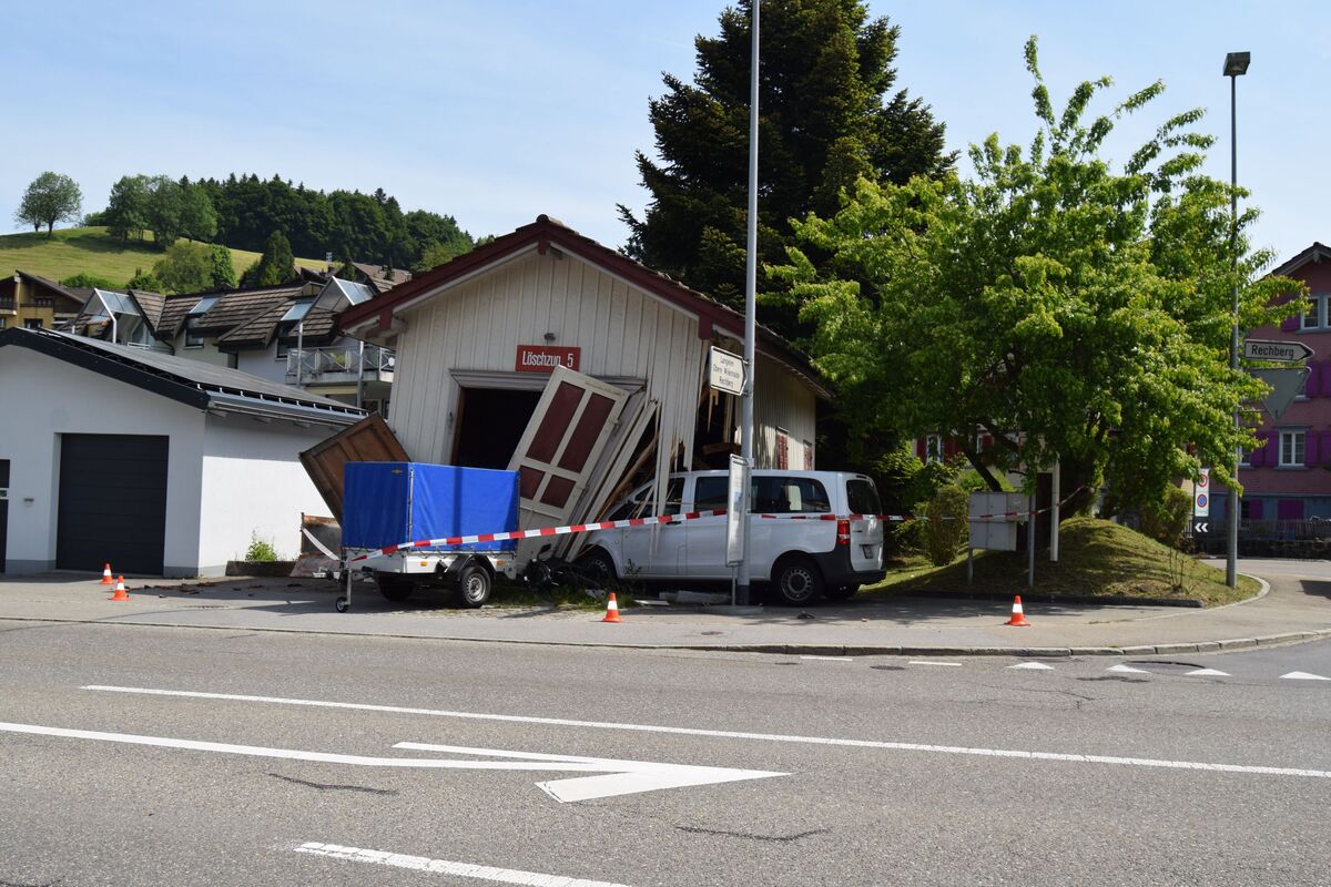 Herisau AR – Enormer Sachschaden nach Verkehrsunfall