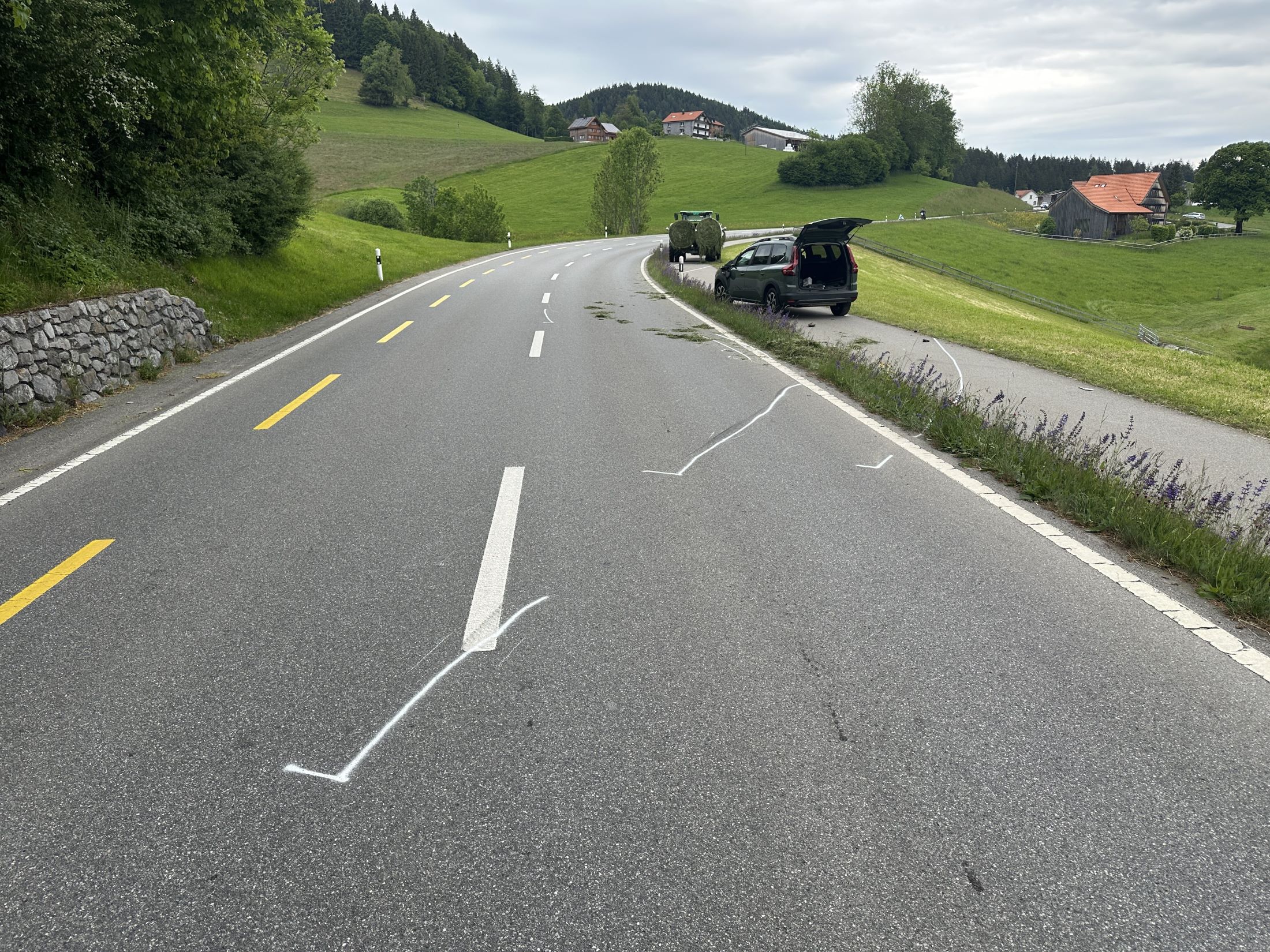 Teufen AR – Unfall zwischen Traktor und Auto