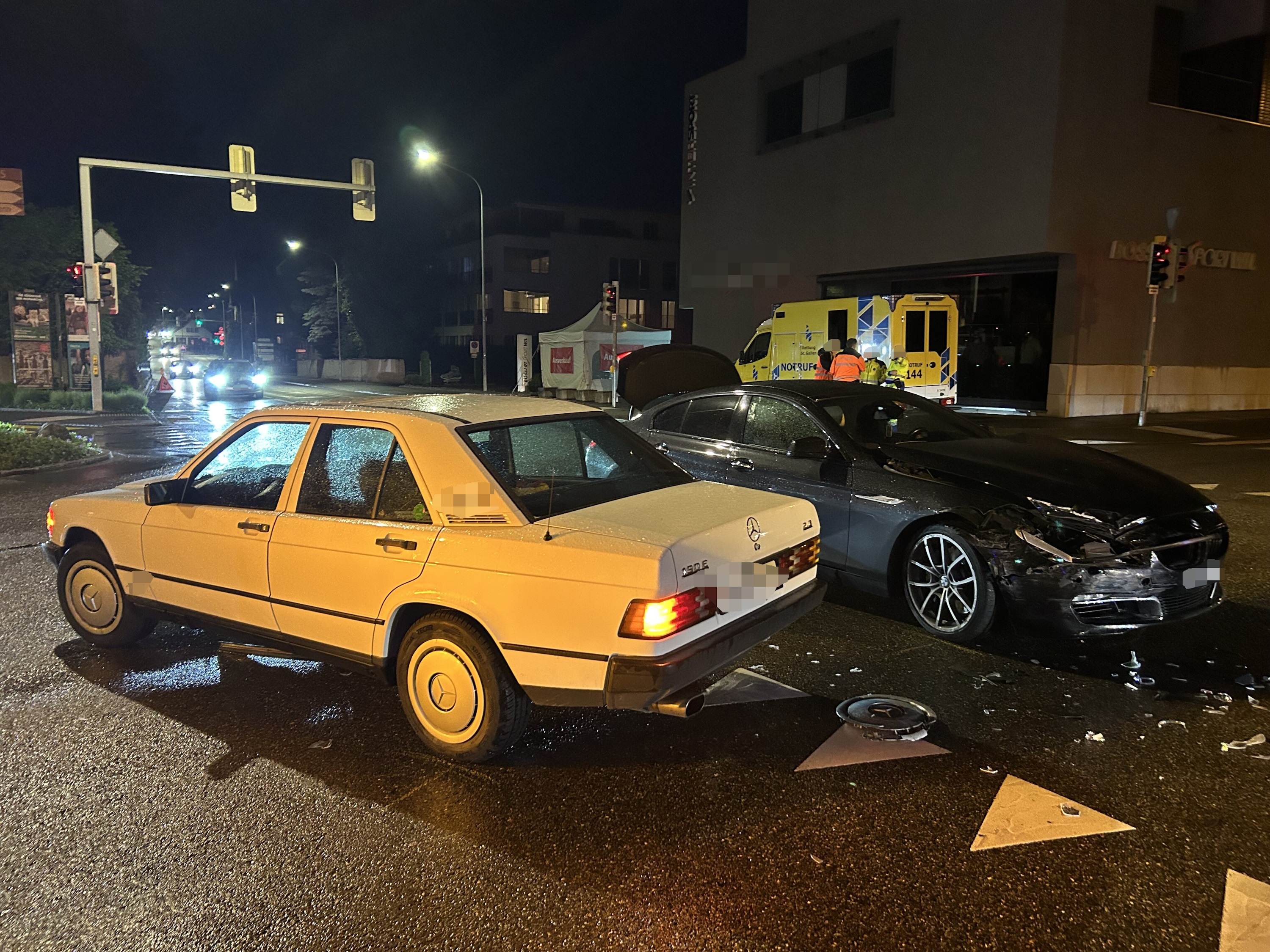 Wil SG – Unfall zwischen BMW und Mercedes