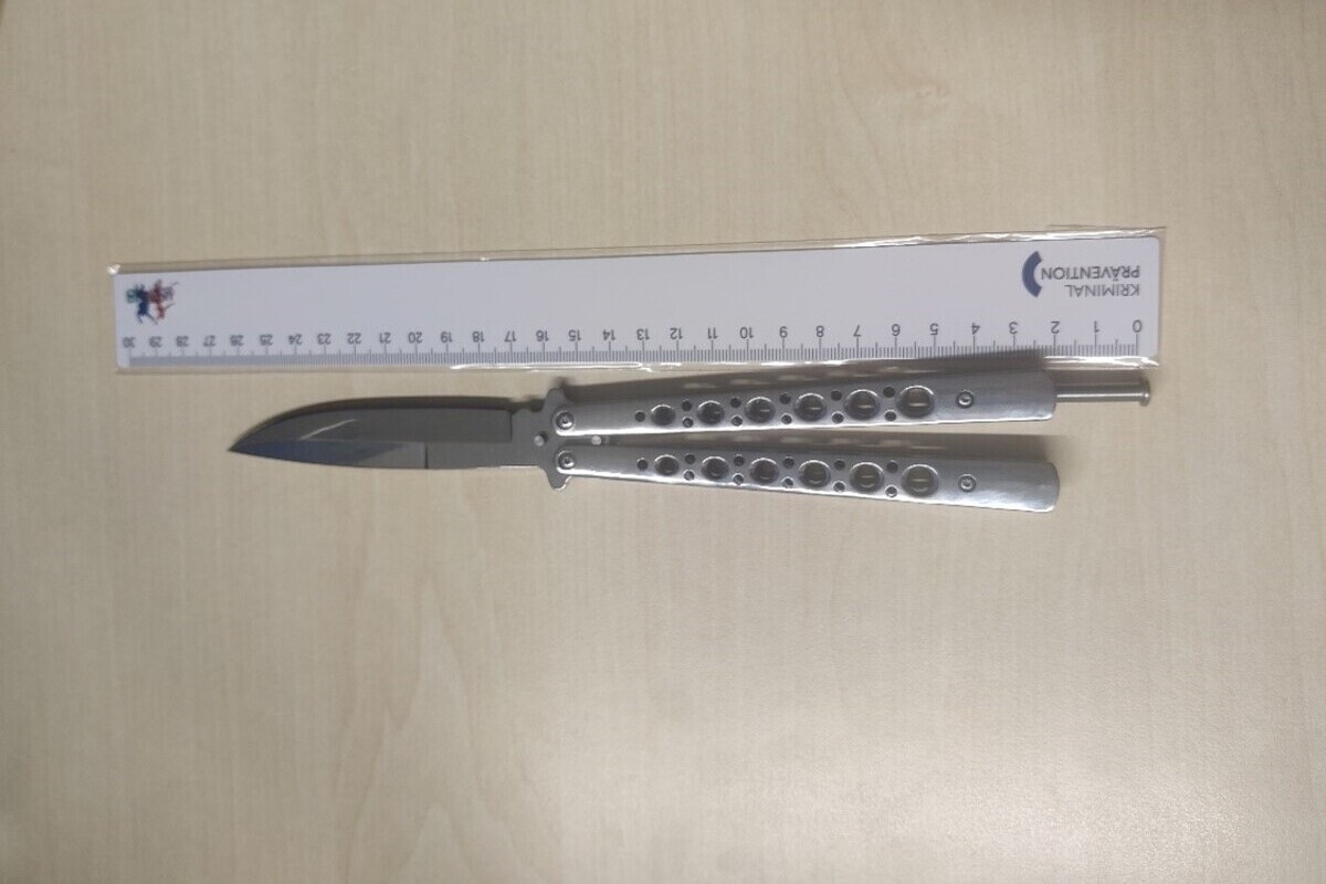 Wien – Fahrzeug nach Unfall durch Messerattacke beschädigt