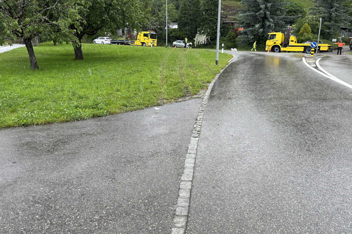 Unfall in Böttstein AG – Drei Verletzte nach seitlich-frontaler Kollision