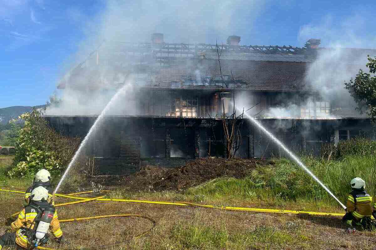 Luterbach SO – Lagerhalle bei Brand stark beschädigt