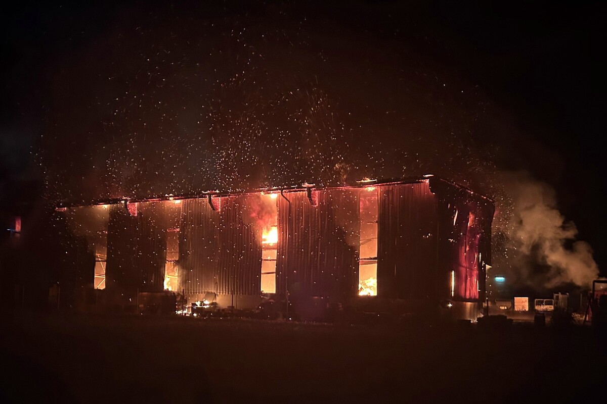 Bad Zurzach AG – Feuer zerstört Gebäude fast vollständig