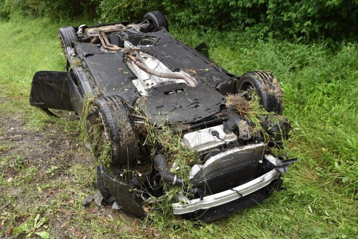 Wien/A1 – Auto bei Unfall mehrfach überschlagen - Vater alkoholisiert am Steuer