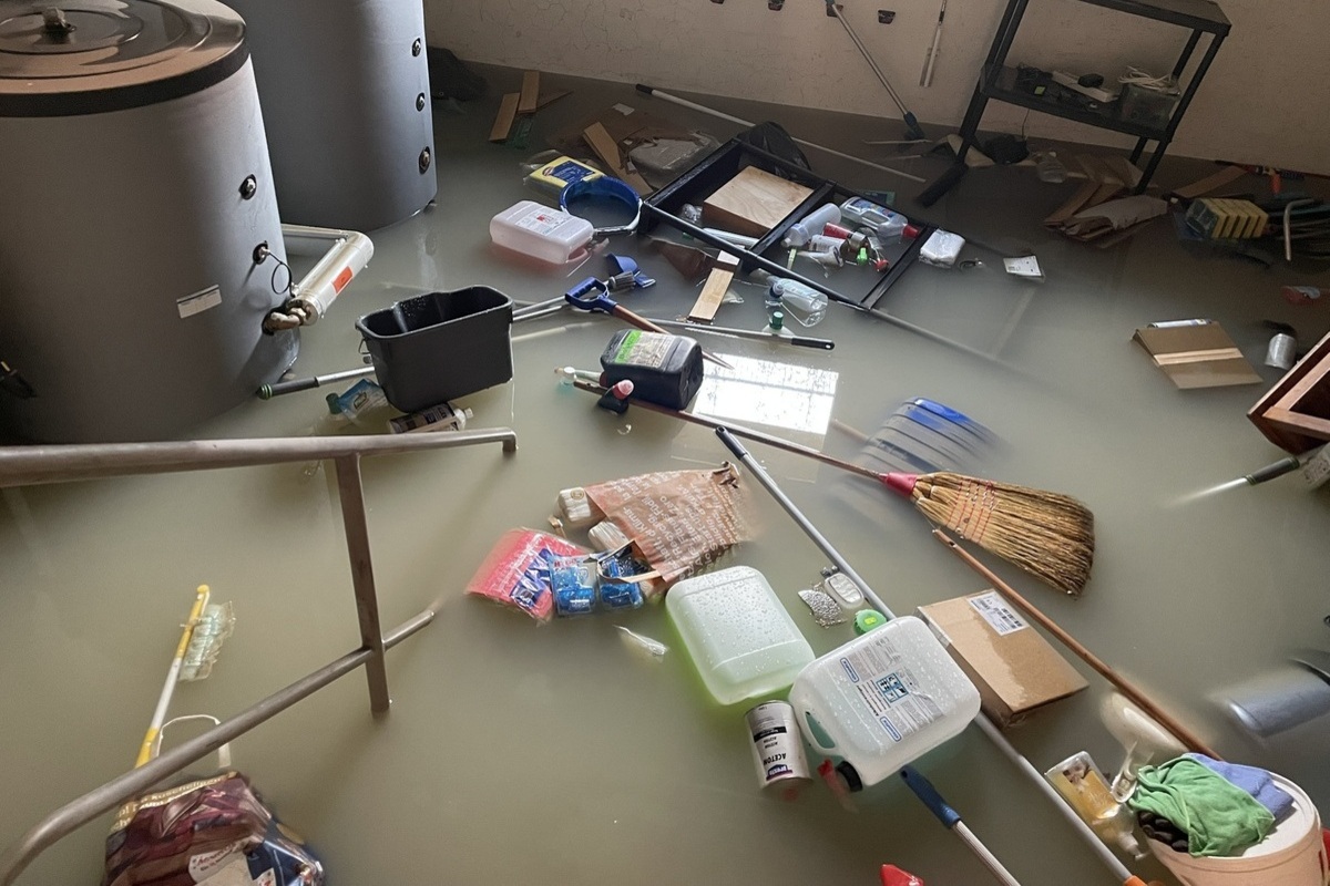 Zürich – Rohrbruch flutet Wohnhäuser – Zugverkehr lahmgelegt