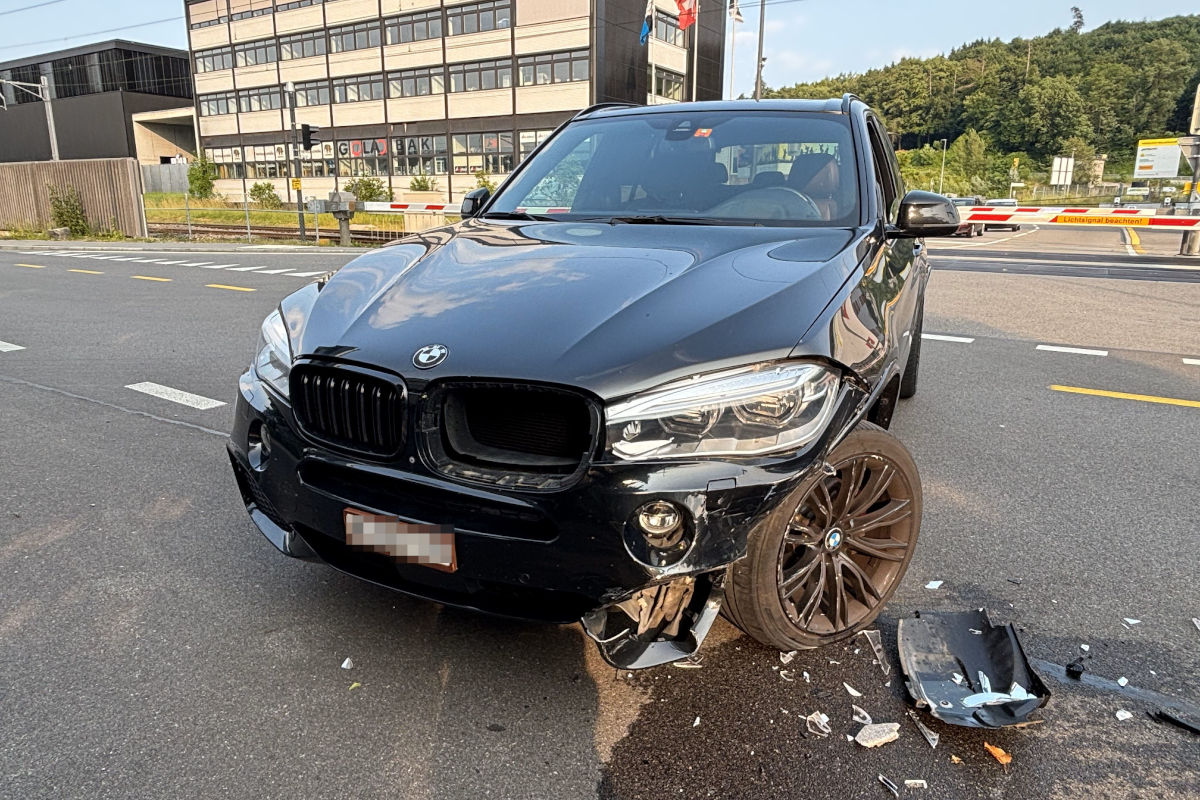Unfall in Brugg AG – Kollision weil Lenkerin Rotlicht missachtete
