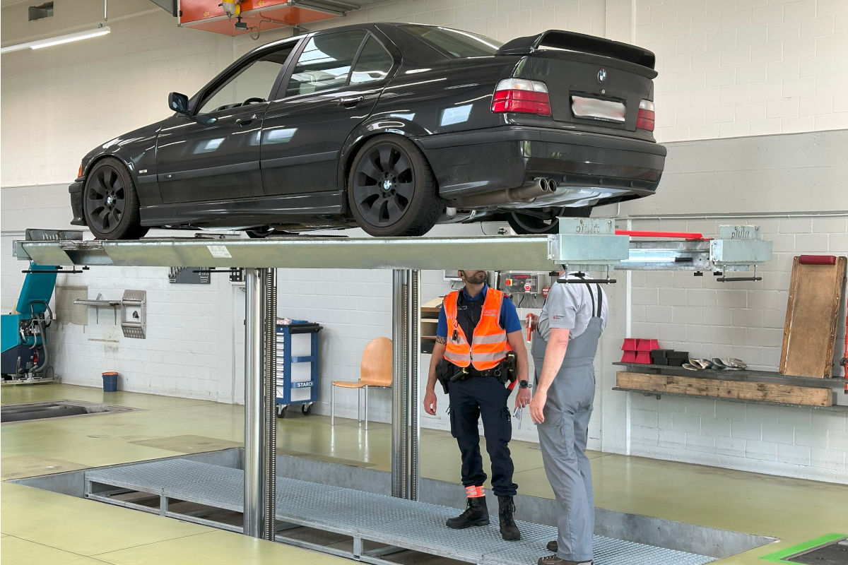 Schwerpunktkontrollen in Pfäffikon SZ und in Schwyz – 11 Anzeigen wegen Mängeln