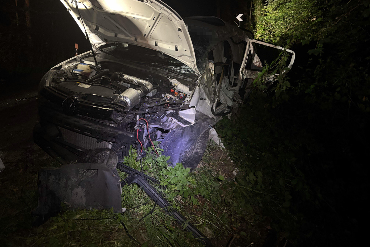 Heftiger Unfall in Möhlin AG – Lenker wird aus Auto geschleudert