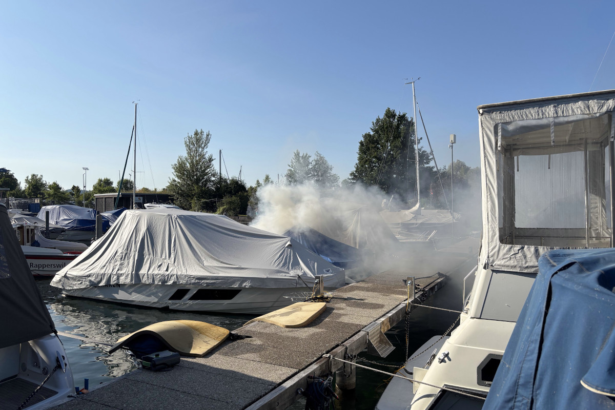 Raperswil-Jona SG – Motorboot gerät in Brand
