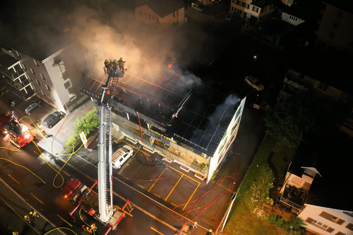 Brand in Schmerikon SG – Mehrfamilienhaus nach Feuer unbewohnbar
