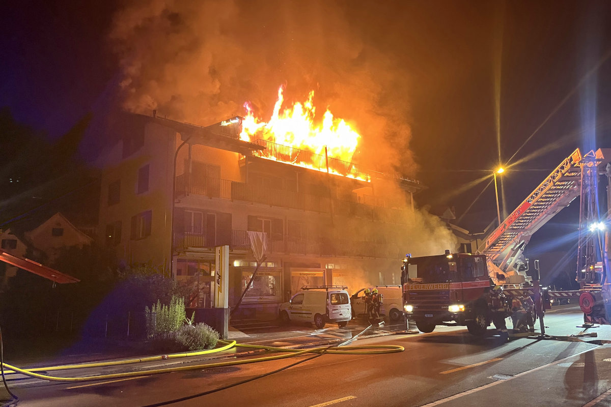 Brand in Schmerikon SG – Mehrfamilienhaus nach Feuer unbewohnbar