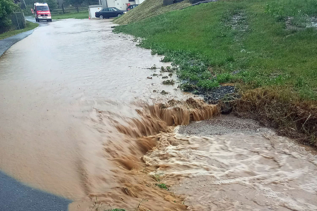 Waidhofen an der Thaya NÖ – Feuerwehr beseitigt schwere Unwetterschäden
