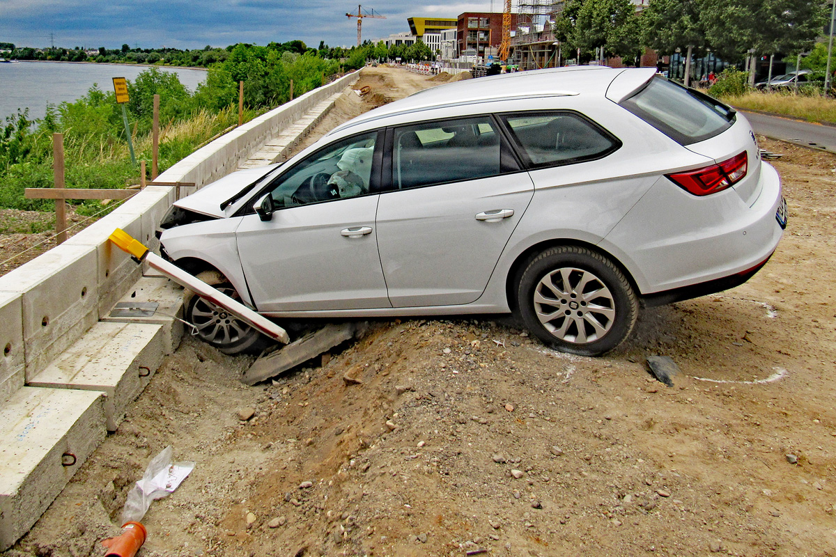 Monheim am Rhein NRW – 88-Jähriger verursacht Unfall mit zwei Schwerverletzten