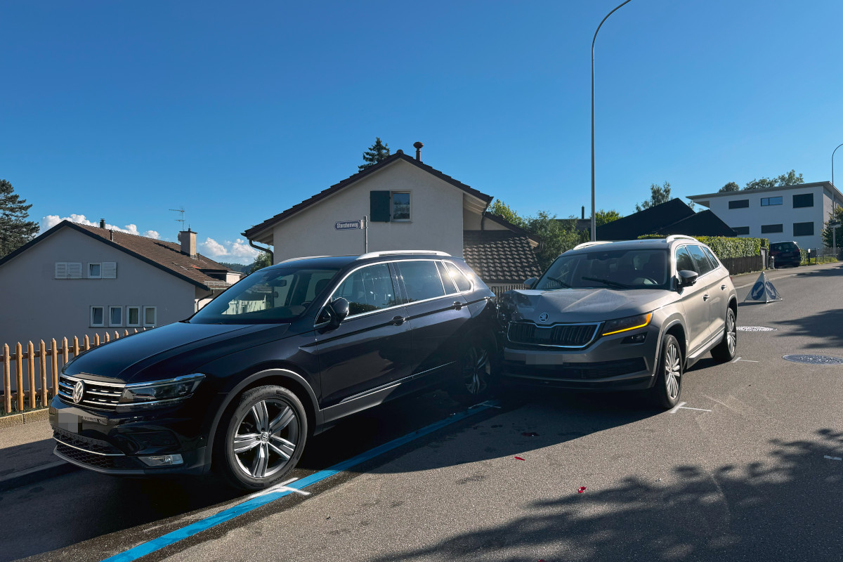 Stadt St.Gallen – Grosser Sachschaden bei Unfall mit geparktem Auto