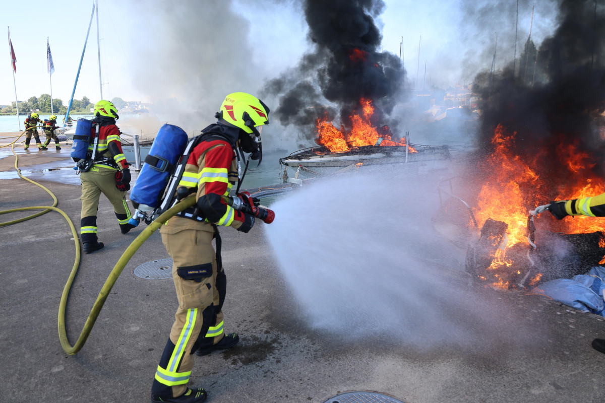 Zug ZG – Mehrere Boote nach Brand in Hafen gesunken