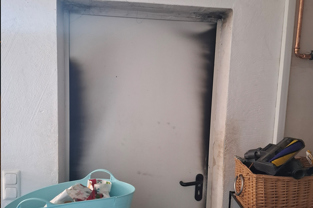 Kreuzau NRW – Löscheinsatz und Tierrettung durch Feuerwehr nach Brand von Garage