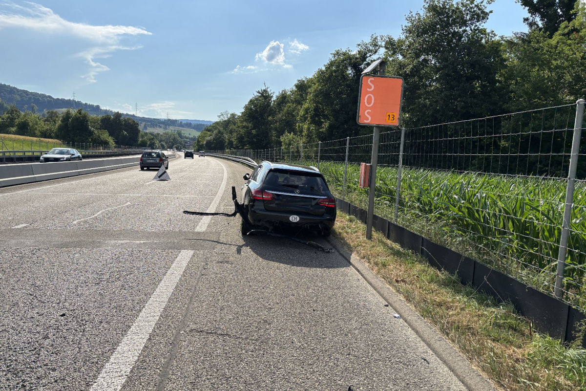A22 - Ittingen BL – Autolenker verliert Kontrolle und verursacht Unfall