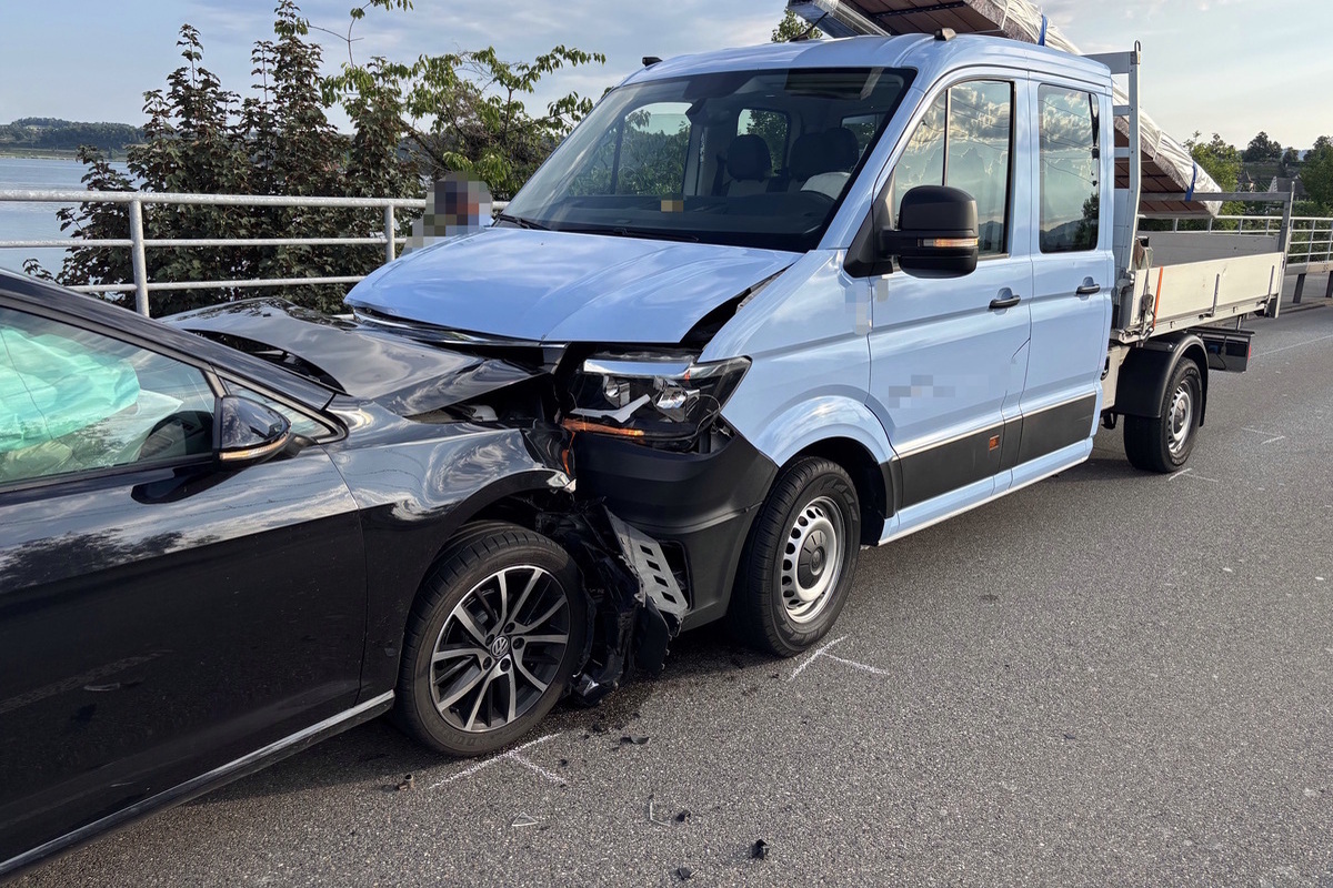 Verkehrsunfall in Rapperswil-Jona SG – Frontalzusammenstoss mit Lieferwagen