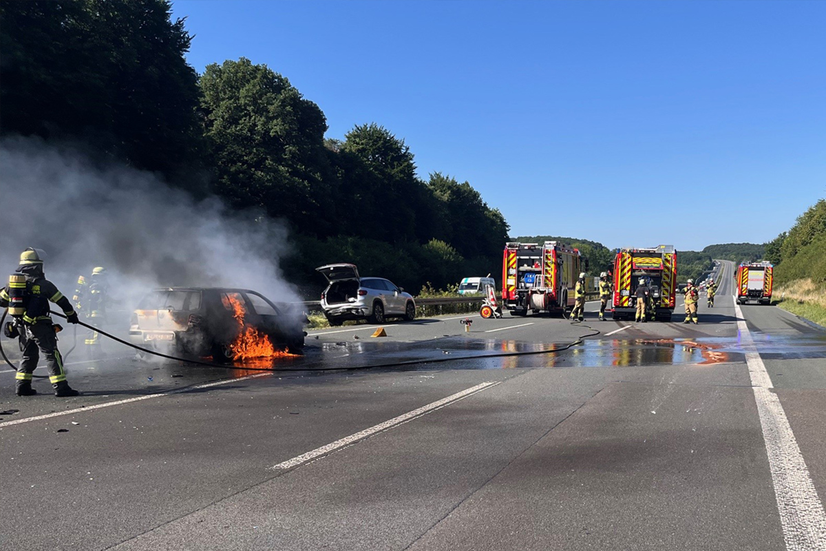 A1 Gevelsberg NW – Brand eines PKW nach Unfall auf Autobahn verursacht Vollsperrung
