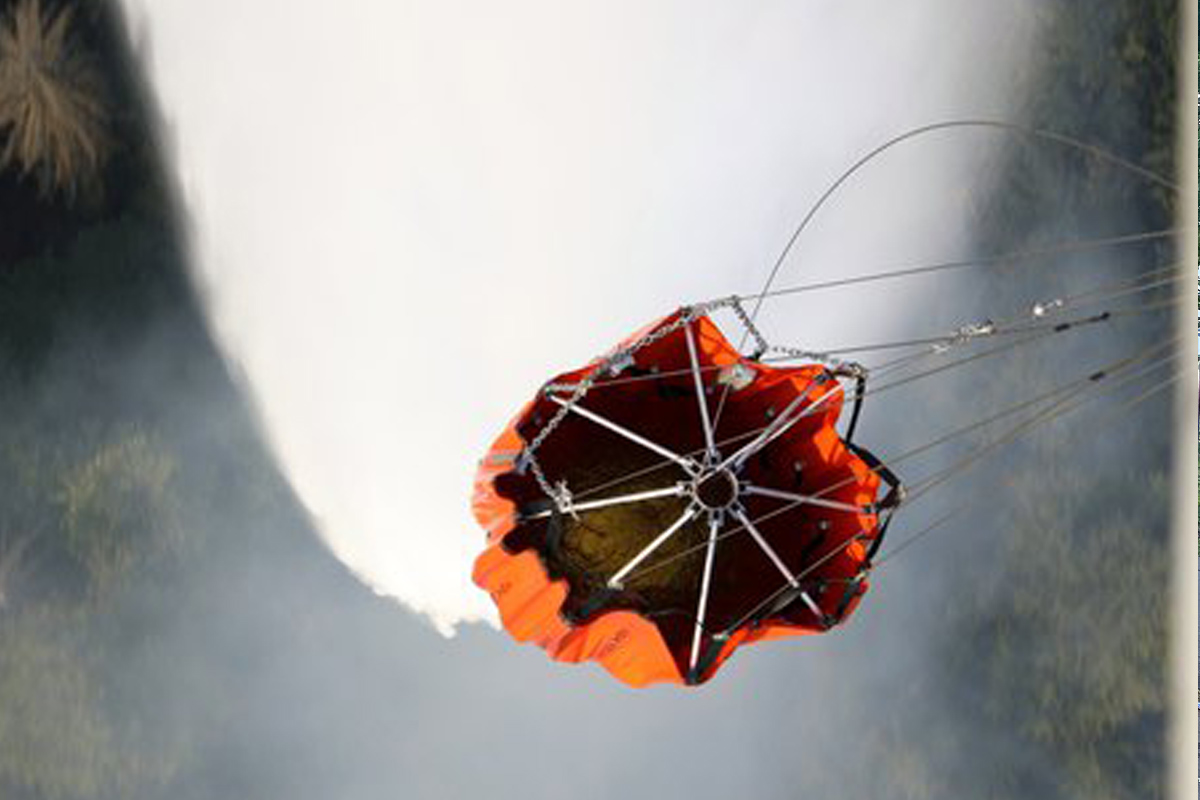 Treuenbrietzen BB – Bundespolizei wirft 43.000 Liter Löschwasser bei Waldbrand ab