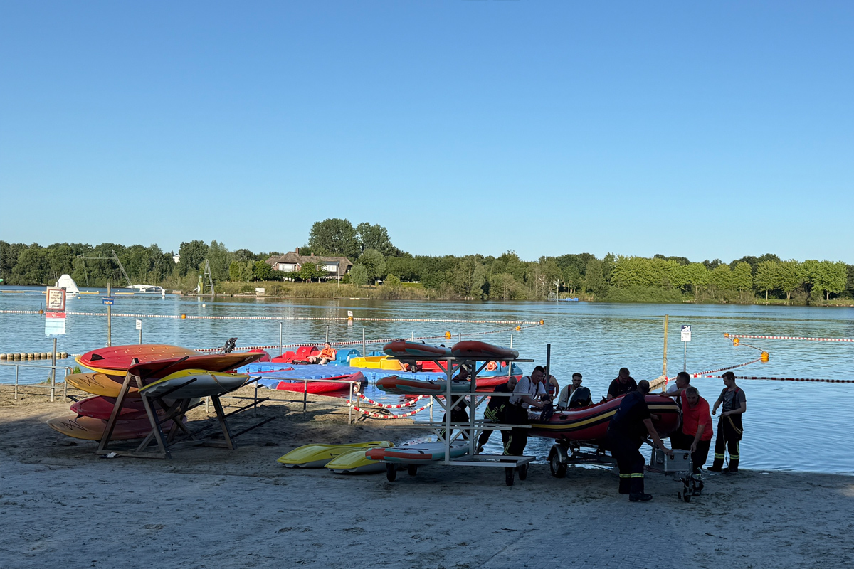 Großeinsatz von Feuerwehr und DLRG in Aurich NI – Vermisstes Kind am Badesee gefunden