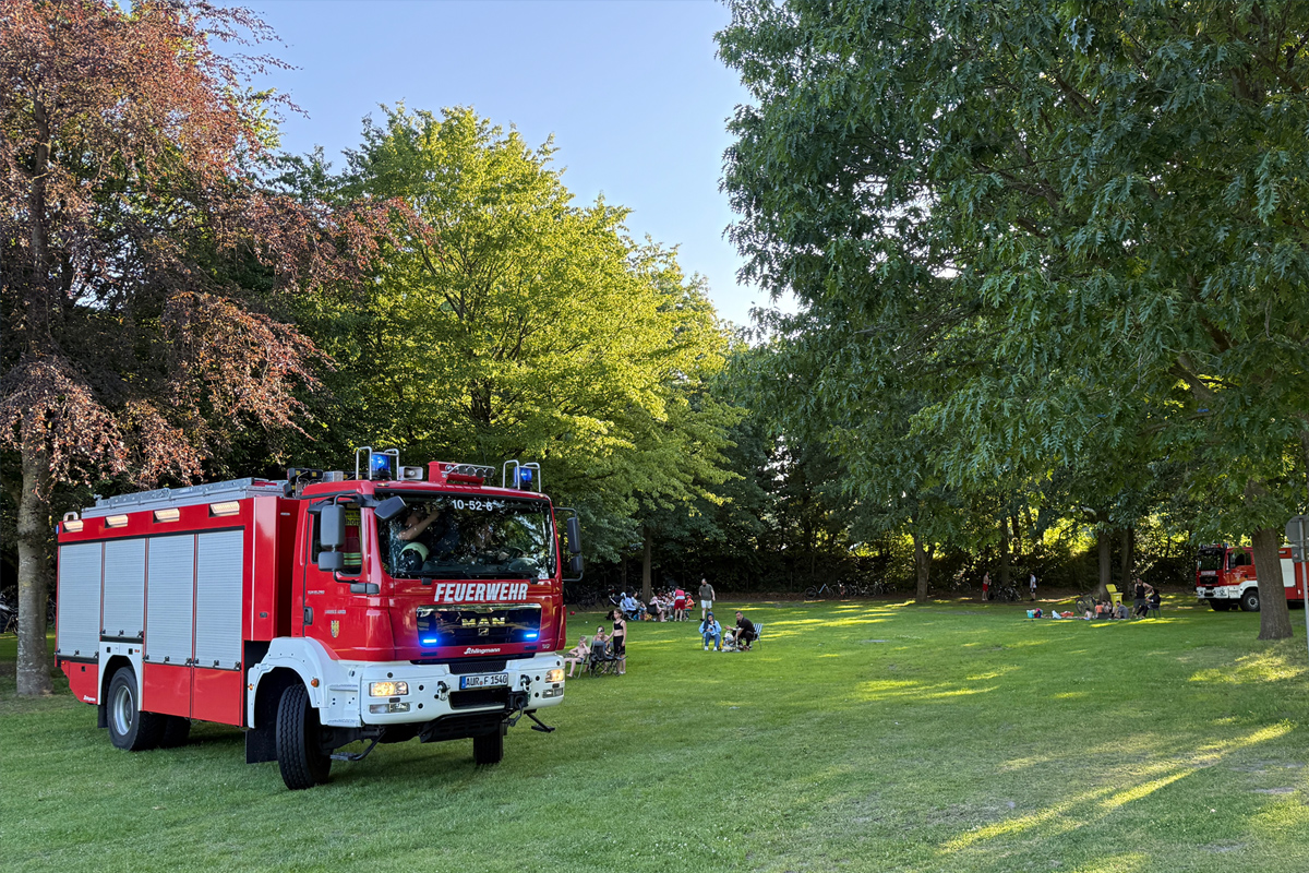 Großeinsatz von Feuerwehr und DLRG in Aurich NI – Vermisstes Kind am Badesee gefunden