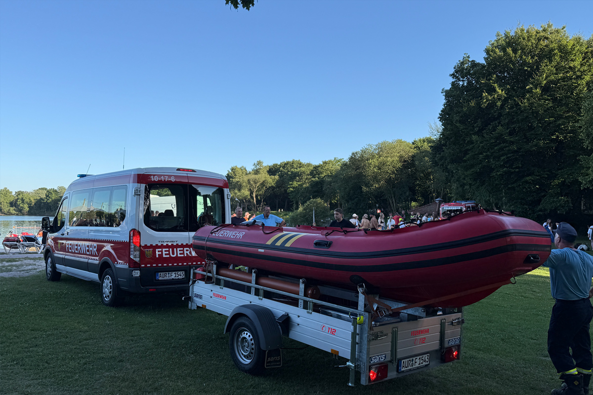 Großeinsatz von Feuerwehr und DLRG in Aurich NI – Vermisstes Kind am Badesee gefunden