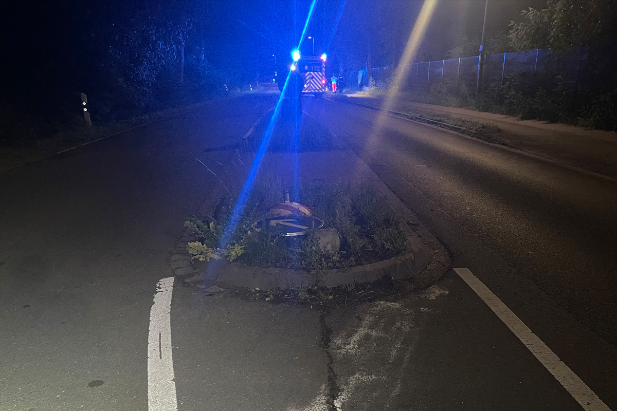Bielefeld NW – Autofahrer (78) schwer verletzt nach Kollision mit Verkehrsinsel