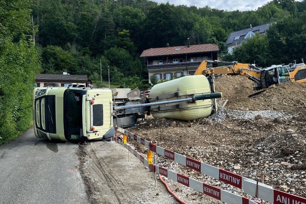 Egerkingen SO – Aufwändige Bergung nach Lastwagenunfall