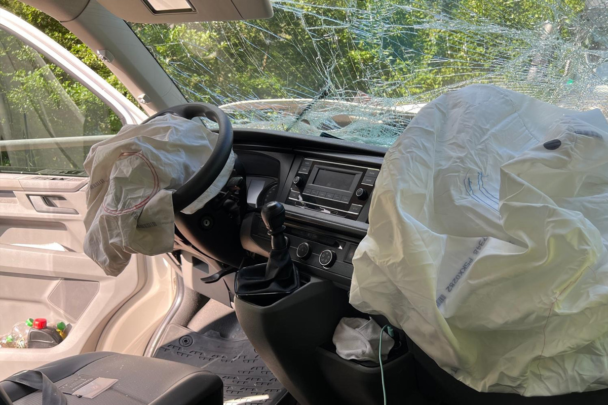 Plettenberg NW – Schwerverletzter Fahrer nach Unfall auf B236