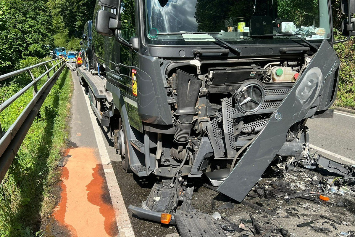 Plettenberg NW – Schwerverletzter Fahrer nach Unfall auf B236