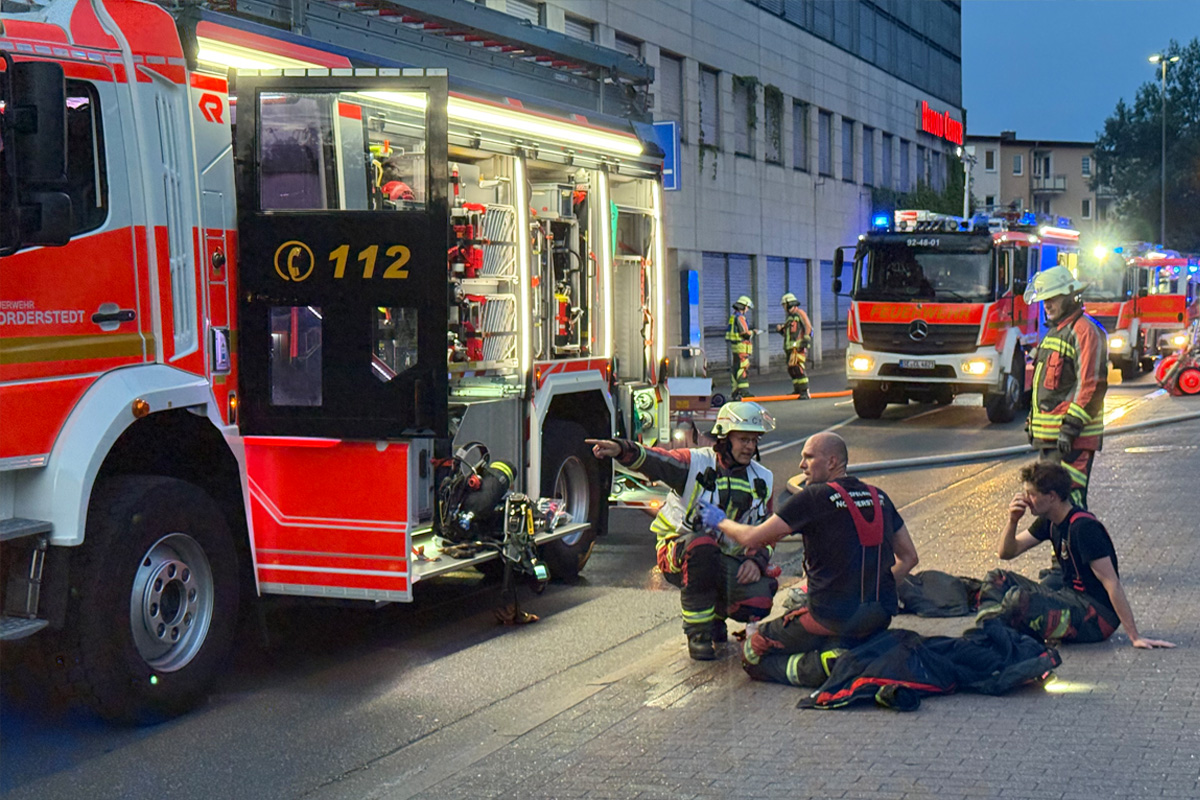 Norderstedt SH – Feuerwehr mit 70 Einsatzkräften bei Brand in Tiefgarage  
