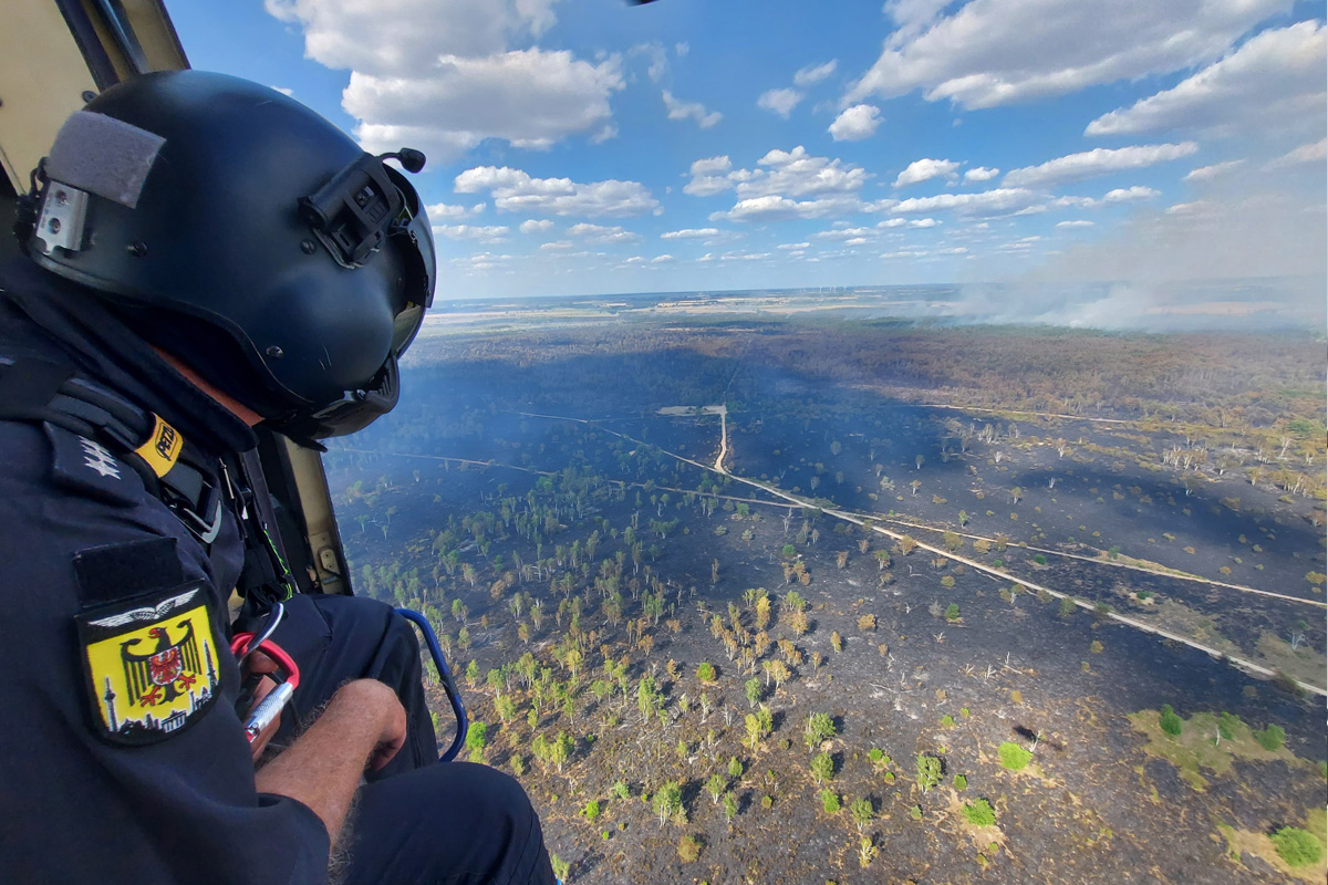 Gohrischheide SN / Gösselsdorf TH – Bundespolizei wirft erneut Löschwasser bei Waldbränden ab