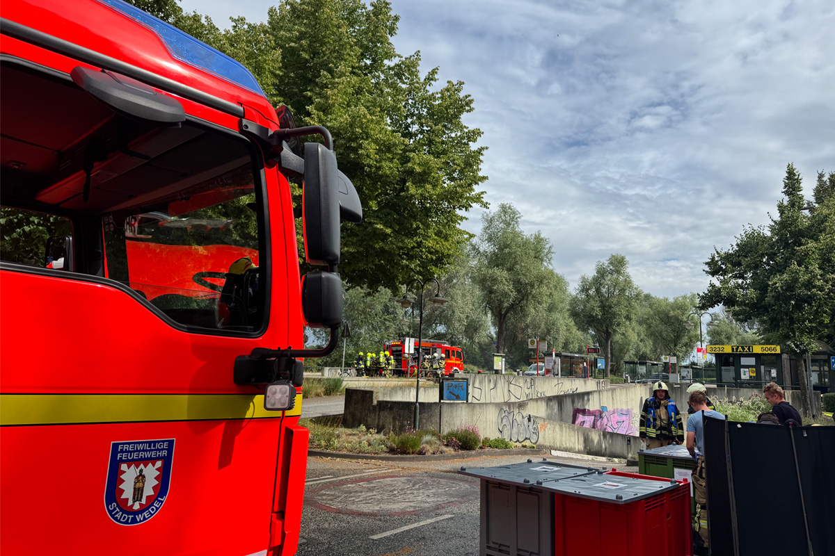 Wedel SH – Fahrzeugbrand in Tiefgarage löst Großeinsatz aus