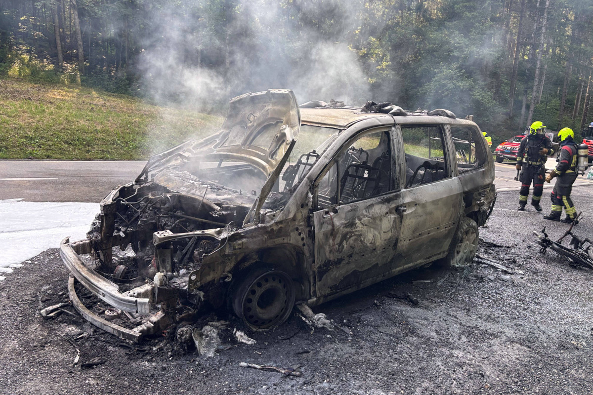 Altstätten SG – Auto brennt komplett aus