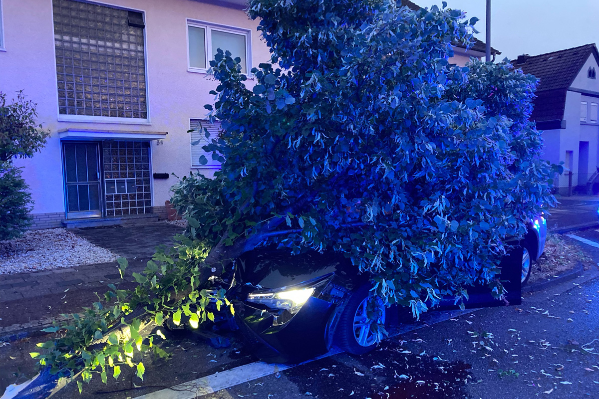 Bergisch Gladbach NW – Unfall nach Sekundenschlaf
