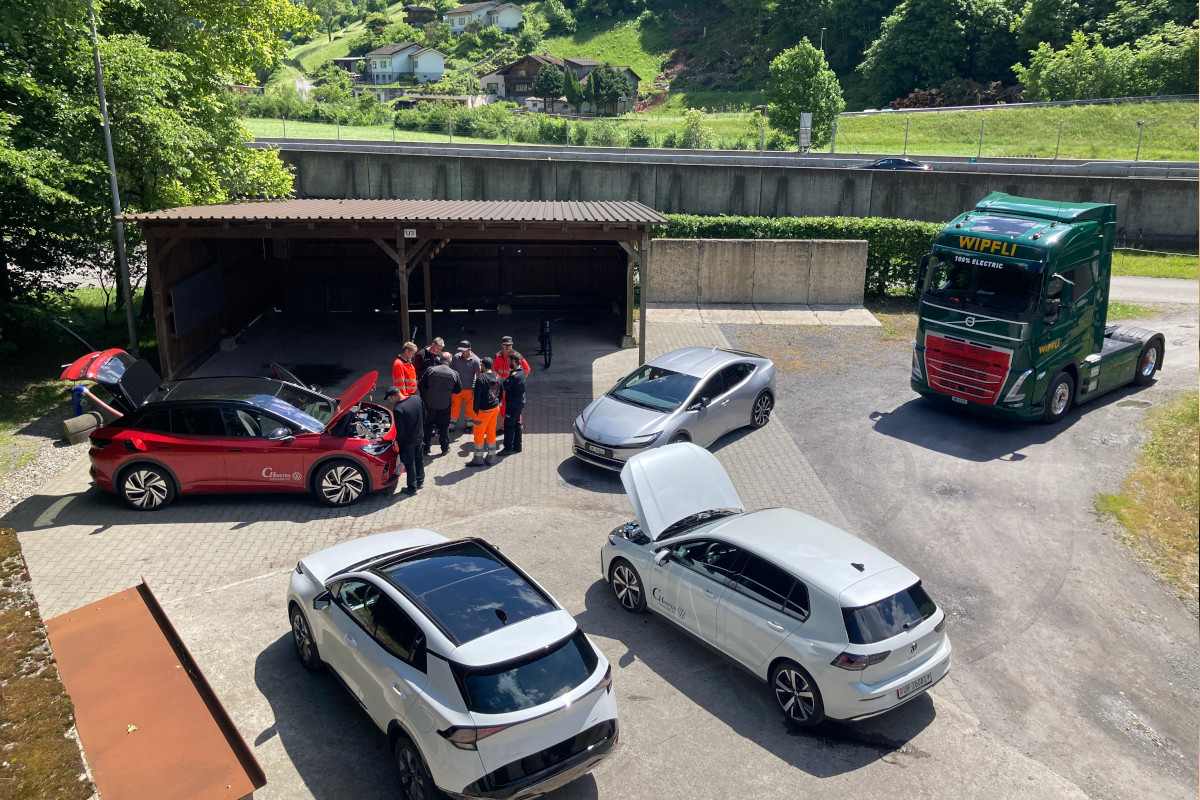 Kanton Uri – Feuerwehrkurse zu Einsätzen bei Waldbränden und Elektroautos