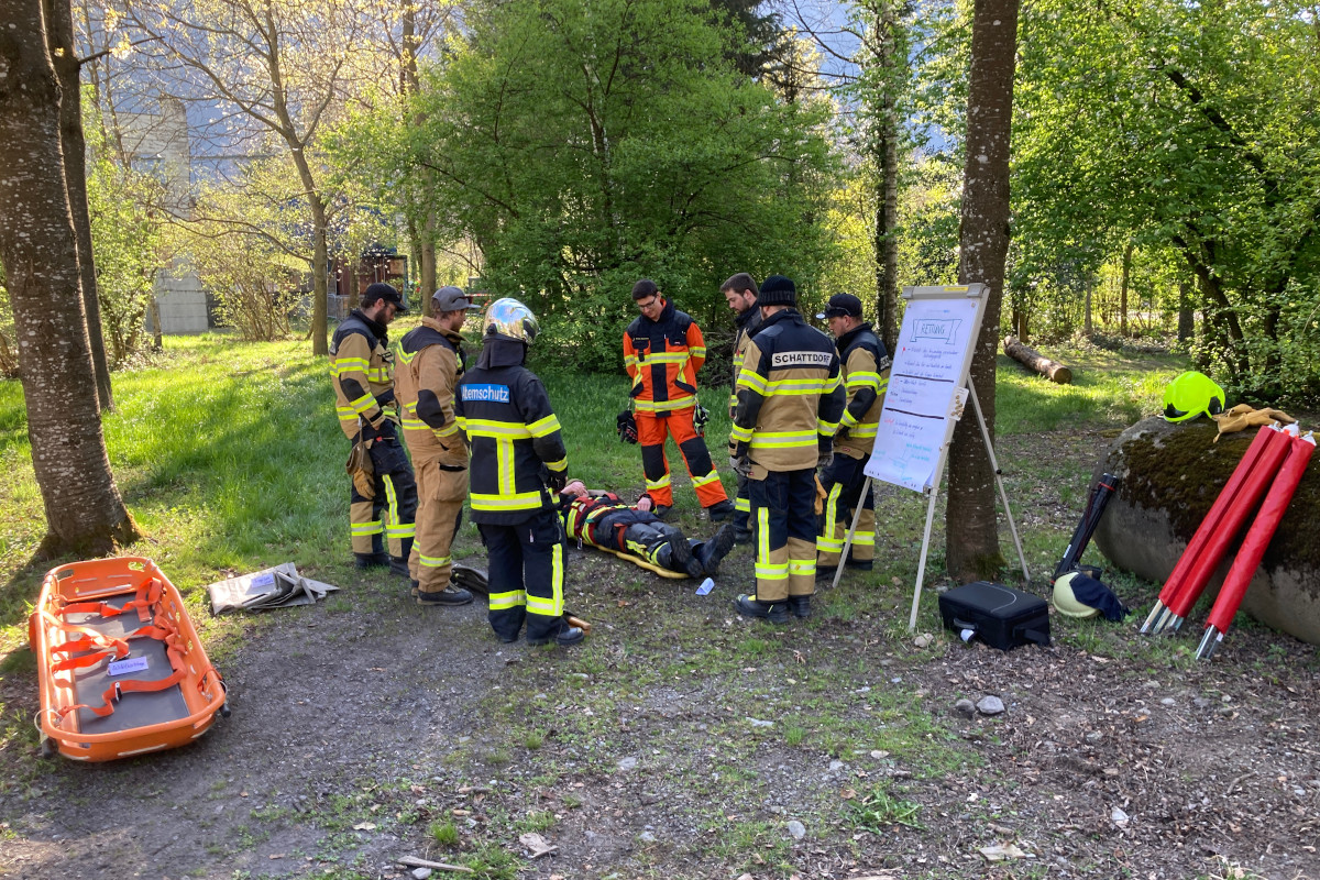 Kanton Uri – Feuerwehrkurse zu Einsätzen bei Waldbränden und Elektroautos