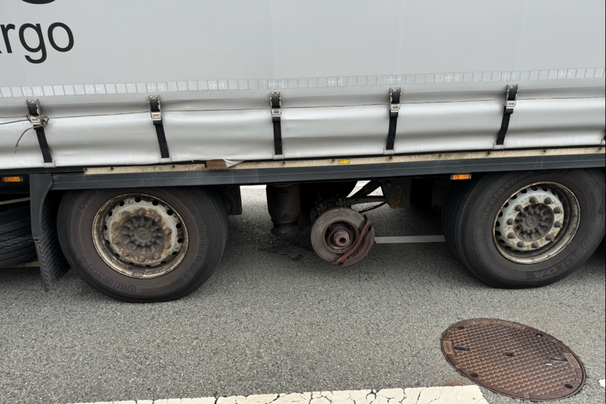 Schaanwald FL – LKW fährt ohne Rad – Polizei stoppt gefährliches Fahrzeug