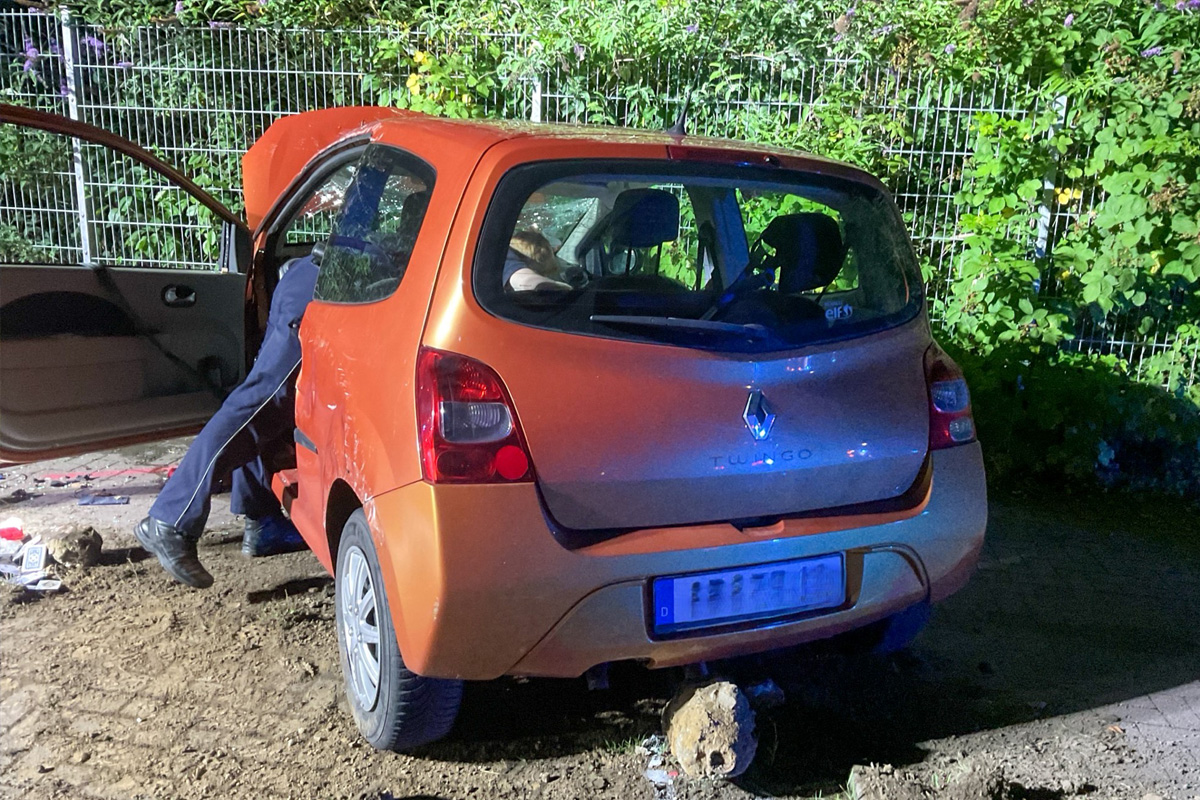 Unfall in Dortmund NW – Autofahrer nach Fahrzeugüberschlag verletzt geborgen